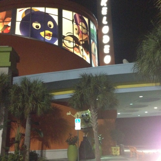 Photo taken at Nickelodeon Suites Resort by Toby M. on 10/4/2012