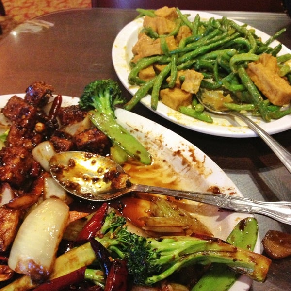 Foto scattata a Chen&#39;s Chinese Restaurant da Bryan R. il 4/10/2013
