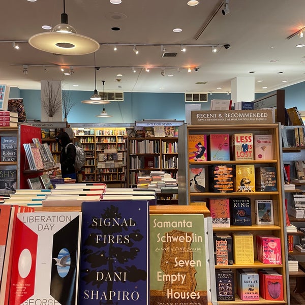 Photo taken at McNally Jackson Books by Max L. on 10/20/2022