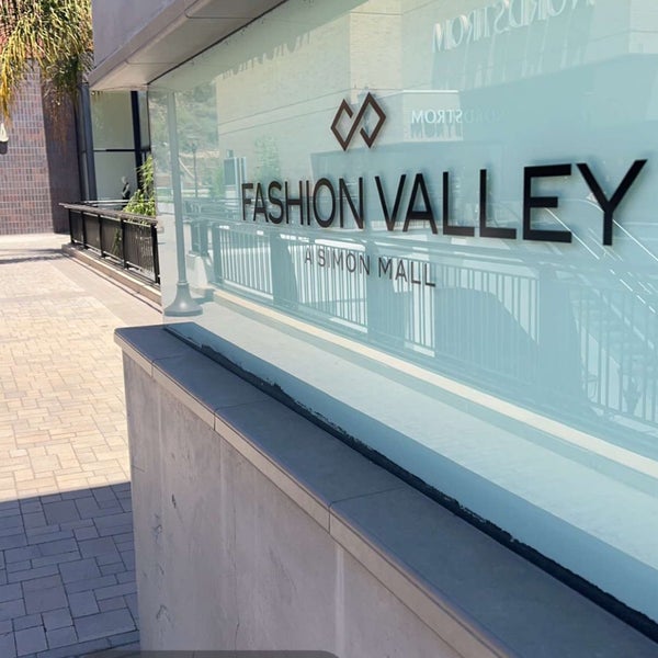 รูปภาพถ่ายที่ Fashion Valley โดย Faisal เมื่อ 7/27/2022