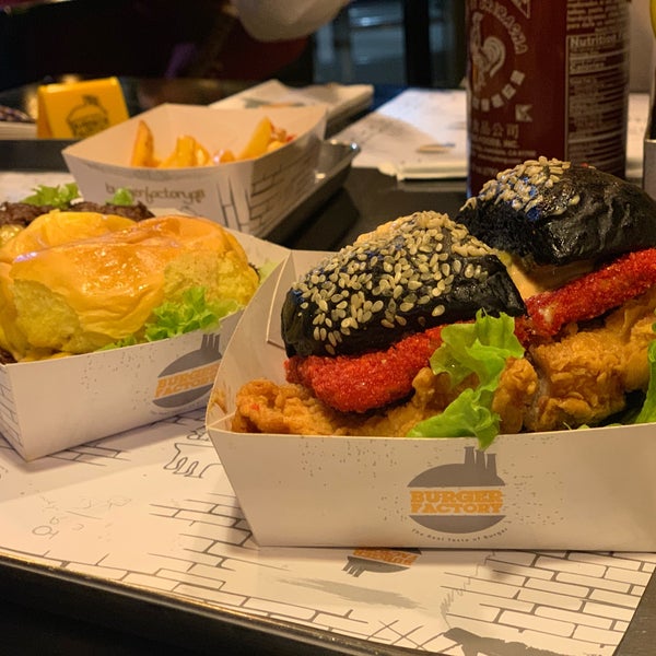Photo taken at Burger Factory  (Al Nuzha Co-op) by سليمان ع. on 5/24/2019