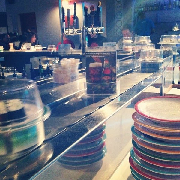 Foto scattata a Umi Sushi + Tapas da Jessica M. il 2/17/2014