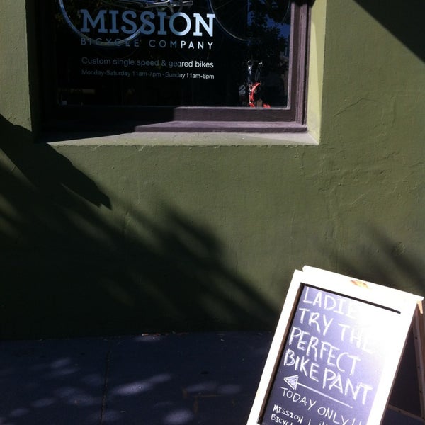 10/12/2013 tarihinde Meghan M.ziyaretçi tarafından Mission Bicycle Company'de çekilen fotoğraf