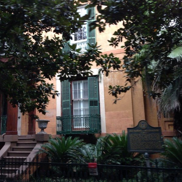 10/22/2013 tarihinde Christine K.ziyaretçi tarafından Sorrel Weed House - Haunted Ghost Tours in Savannah'de çekilen fotoğraf
