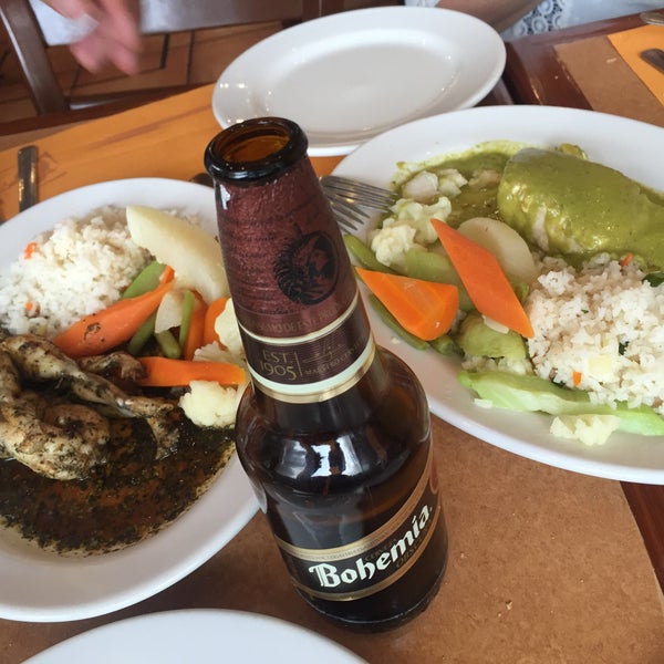 Traditional! Great taste seafood! Try the FROG LEGS fine herbs, ROBALO al CILANTRO and PESCADO a la VERACRUZANA! Families more than welcome with KIDS PLAYGROUNDS w/caretakers inside!!!