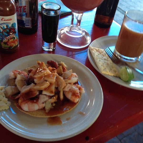 รูปภาพถ่ายที่ El Corral Restaurante โดย Lauro V. เมื่อ 1/4/2014