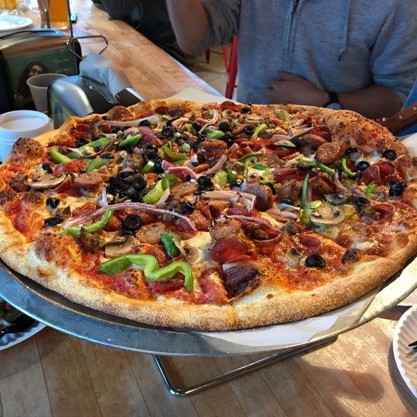 5/7/2017にDaryl M.がSgt. Pepperoni&#39;s Pizza Storeで撮った写真