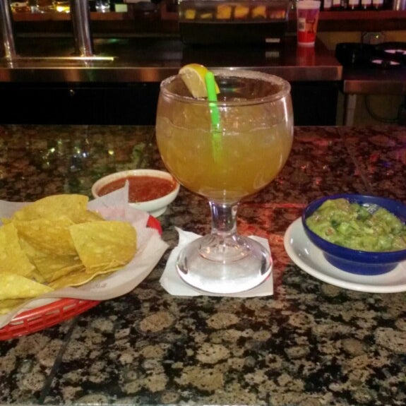 Foto tomada en La Fiesta Mexican Restaurant  por Jennifer Jill el 9/29/2014