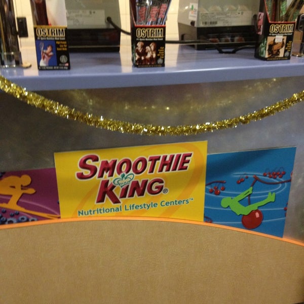 Photo taken at Smoothie King by Missupersport T. on 12/21/2012