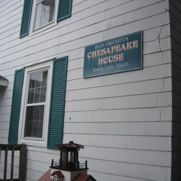 รูปภาพถ่ายที่ Hilda Crockett&#39;s Chesapeake House โดย Matt เมื่อ 7/12/2015