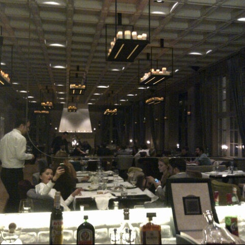 Foto diambil di Diplomat Restaurant oleh Ioana P. pada 2/12/2013