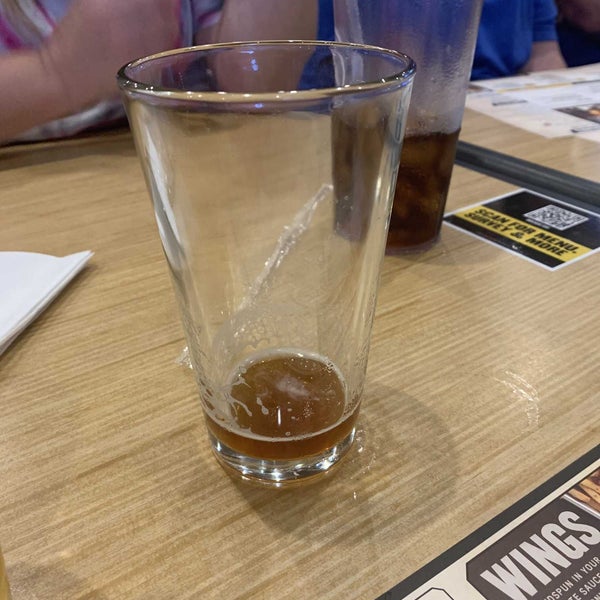 Buffalo Wild Wings Shawnee'de Kanatçı