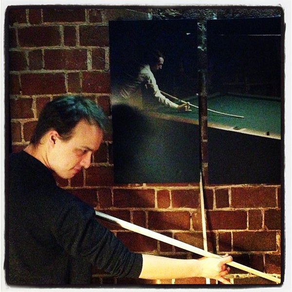 รูปภาพถ่ายที่ Billiards on Broadway โดย Greg K. เมื่อ 12/14/2012