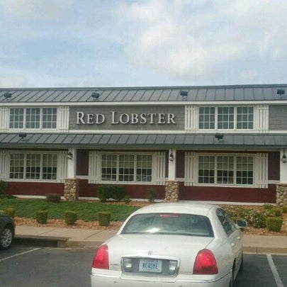 Photo taken at Red Lobster by Tom C. on 4/16/2017