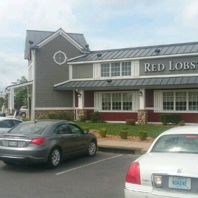 Photo taken at Red Lobster by Tom C. on 4/16/2017