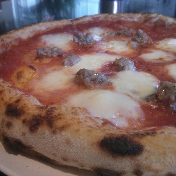 6/24/2013에 kuanju w.님이 Favola Italian Restaurant 法沃莱意大利餐厅에서 찍은 사진