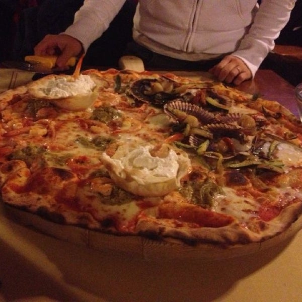 Photo taken at Pizzeria La Pace by Manuel on 1/13/2013