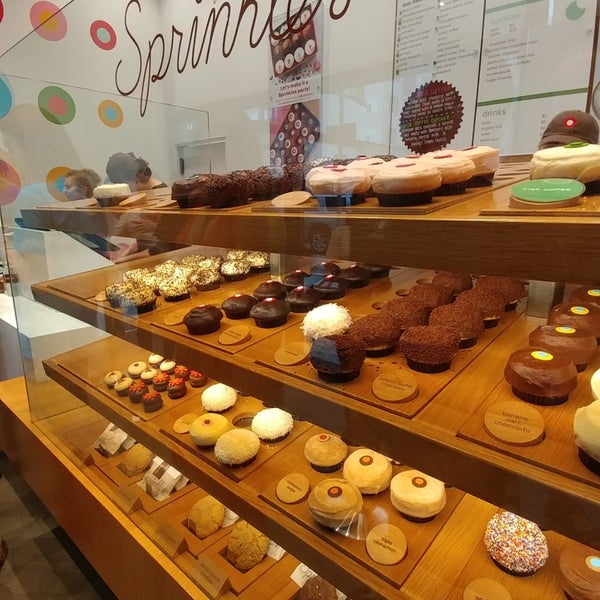 Foto tirada no(a) Sprinkles Plano por Savannah A. em 3/25/2018