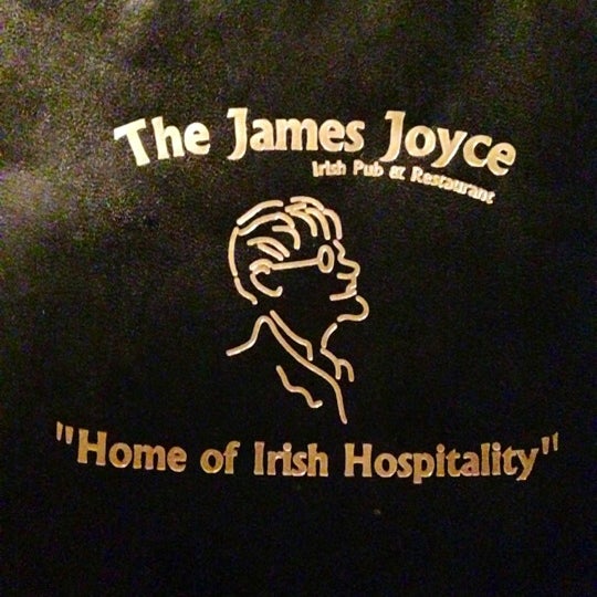 Das Foto wurde bei James Joyce Irish Pub von Laura am 11/11/2012 aufgenommen