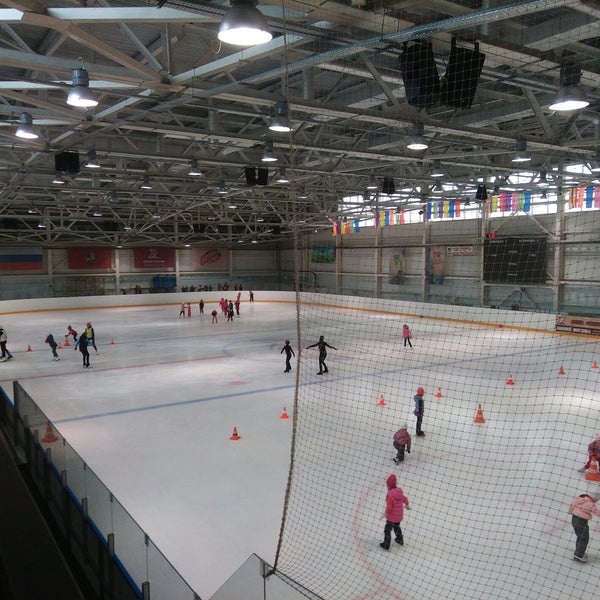 Ледовый дворец метеор жуковский. Жуковский ледовый дворец хоккей. Каток метеор жуковский. Ледовый дворец метеор мурманск. Ледовый дворец метеор в южном бутово.