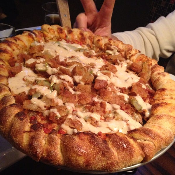 Foto tomada en Dudleys Pizza &amp; Tavern  por Meghen 🎀 Tindall el 12/26/2014