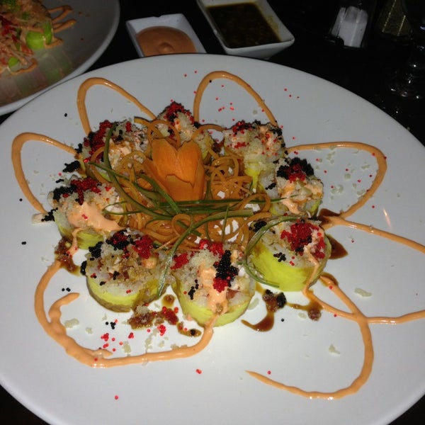 รูปภาพถ่ายที่ Koizi Endless Hibachi &amp; Sushi Eatery โดย Alayn R. เมื่อ 1/20/2013
