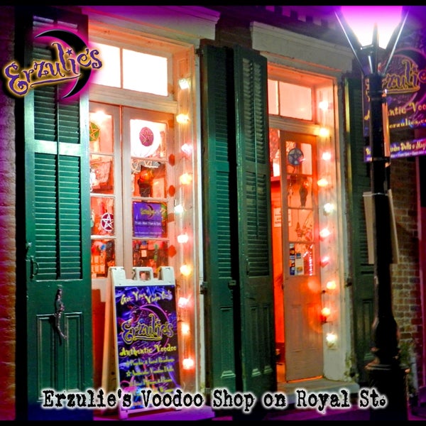 Foto diambil di Erzulie&#39;s Voodoo Shop oleh Erzulie&#39;s Voodoo Shop pada 12/14/2016