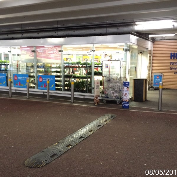 Tesco Extra Queensway, Huish