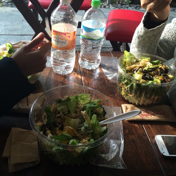 1/13/2015 tarihinde Pam V.ziyaretçi tarafından Day Light Salads'de çekilen fotoğraf