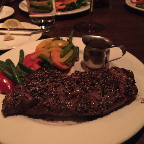 Das Foto wurde bei The Keg Steakhouse + Bar - Richmond Hill von Mark K. am 3/8/2015 aufgenommen