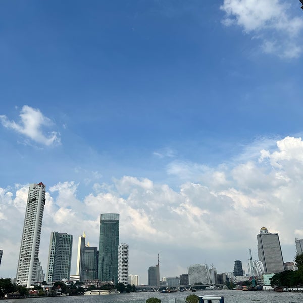 Photo taken at Chatrium Hotel Riverside Bangkok by T A N G M O .. on 11/19/2022