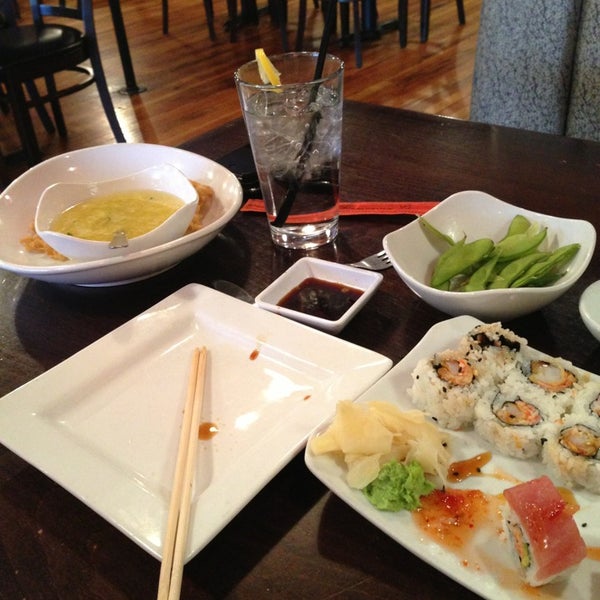 3/21/2013 tarihinde Lisa M.ziyaretçi tarafından Stir Fry Cafe: Asian, Sushi &amp; Thai Cuisine, Kingsport'de çekilen fotoğraf