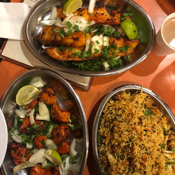 Foto tomada en Pakwan Indian Restaurant  por Akshay M. el 6/2/2018