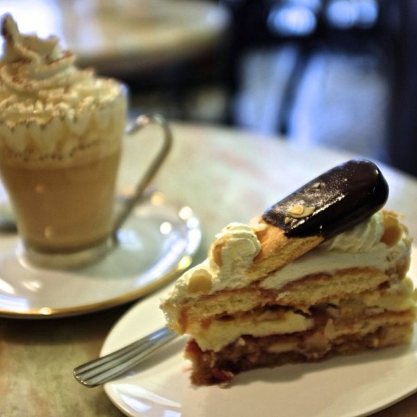 7/21/2013 tarihinde Cafe L.ziyaretçi tarafından Café Loisl'de çekilen fotoğraf