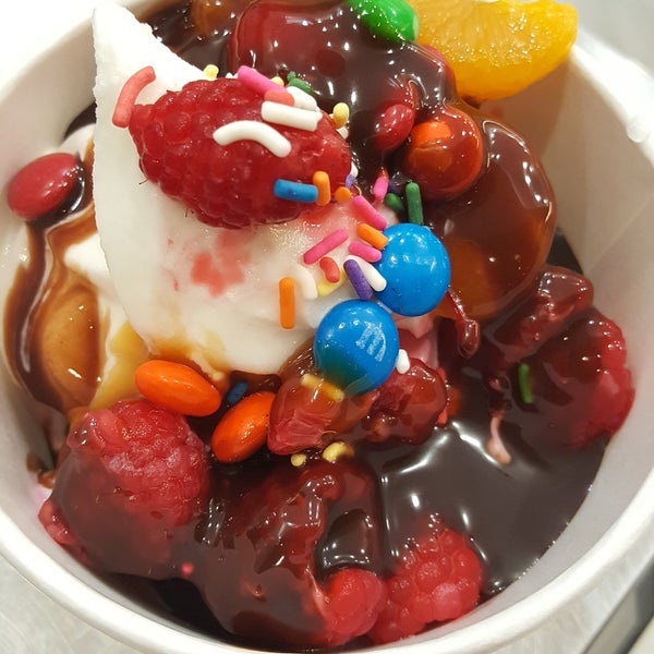 Freshëns Yogurt Frozen Yogurt Shop in Minneapolis