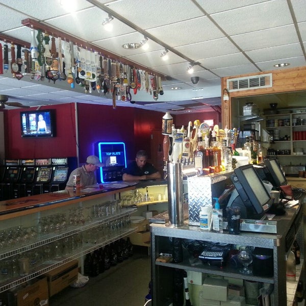 6/18/2013にJohn P.がSloopy&#39;s Bar &amp; Grillで撮った写真