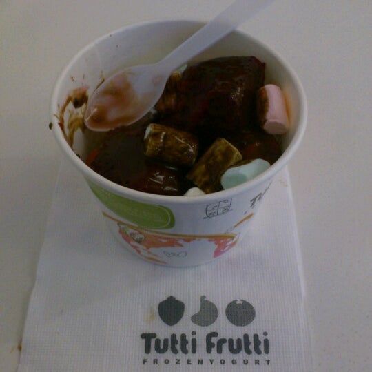 Photo taken at Tutti Frutti by Zufazela Z. on 10/22/2012