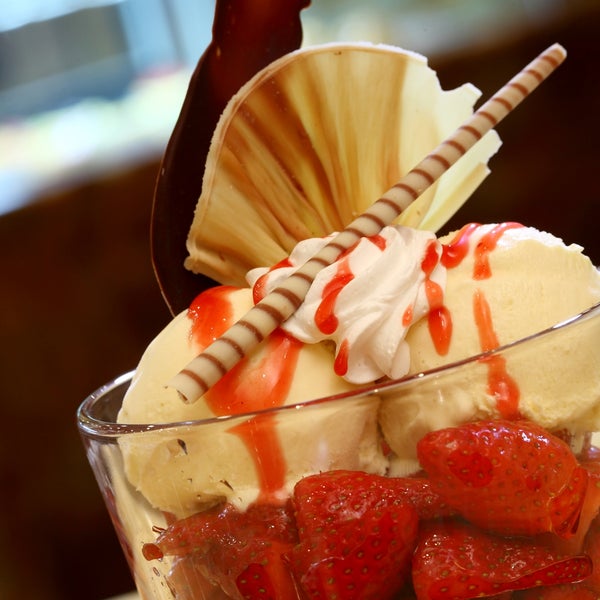 Nice selections of ice cream here. This Coupe Romanoff is good for 2-3 persons for only 542