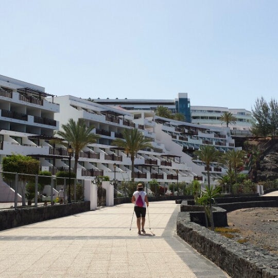 Photo taken at Sandos Papagayo Beach Resort Lanzarote by Néstor N. on 6/15/2013