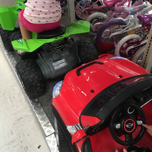 Toys"R"Us (Now Closed) Toy Store in Ipswich