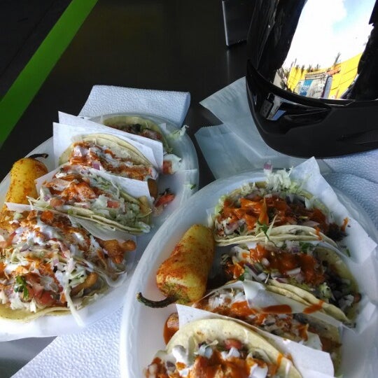 12/10/2013 tarihinde John H.ziyaretçi tarafından Fish Taco Express'de çekilen fotoğraf