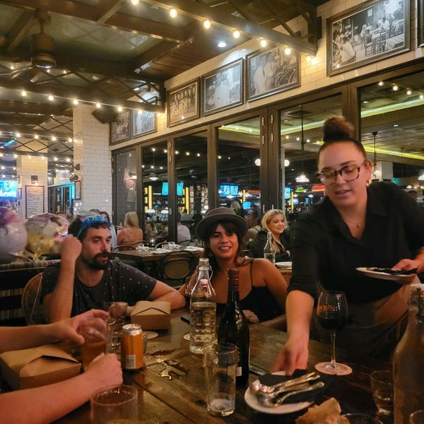 Foto tomada en Louie Bossi&#39;s Ristorante Bar Pizzeria  por Stanzana H. el 9/22/2021