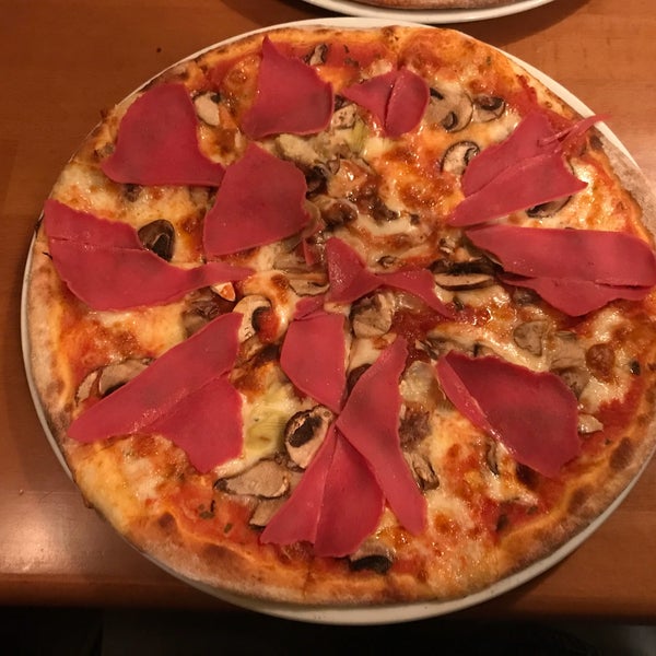 4/11/2018에 Yasin님이 Pizzeria Pera에서 찍은 사진
