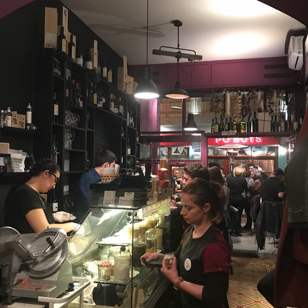 3/31/2018 tarihinde Petri A.ziyaretçi tarafından Cinque Wine &amp; Deli Bar'de çekilen fotoğraf