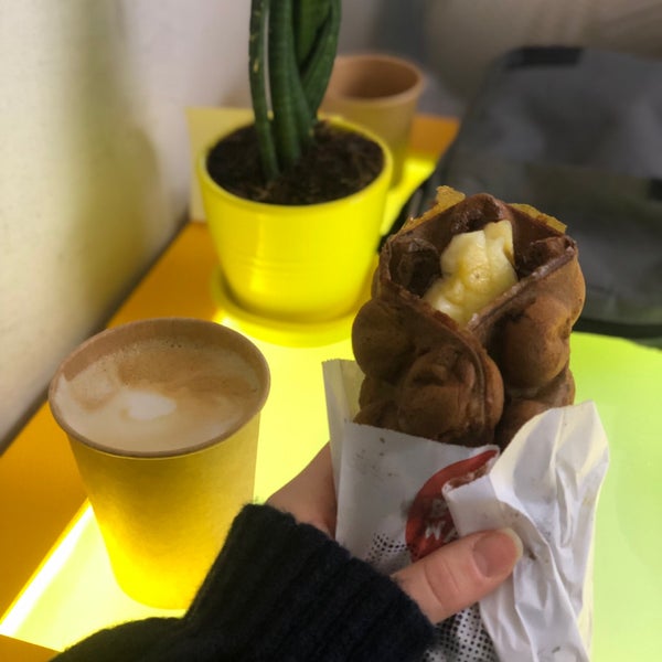 Photo taken at Bubble Waffle by Saadet L. on 1/29/2019