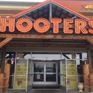 Photo taken at Hooters by user42365 u. on 1/9/2017