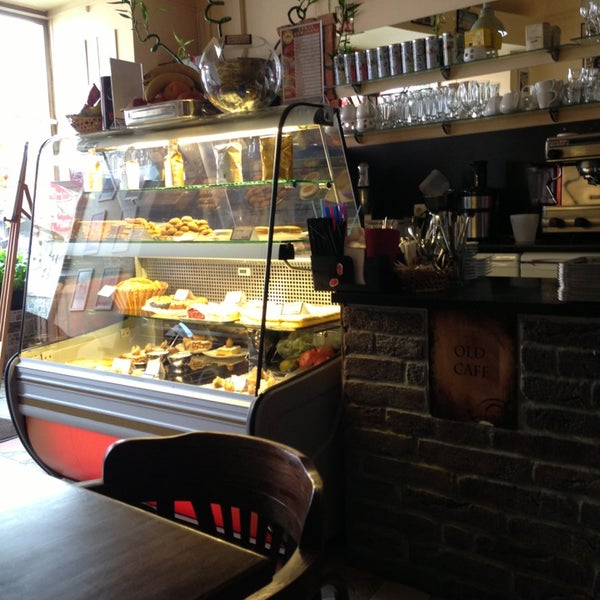 รูปภาพถ่ายที่ Old cafe Appetito โดย Jenia P. เมื่อ 6/26/2013