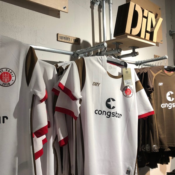 Photo prise au FC St. Pauli Fanshop 2 par Petr U. le12/8/2022