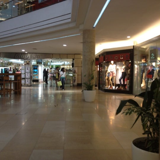 Foto tirada no(a) Mendoza Plaza Shopping por Edgar T. em 11/23/2012