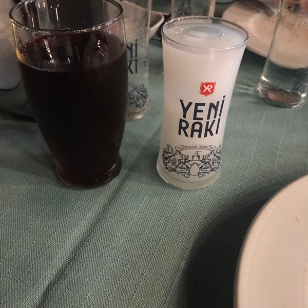 Das Foto wurde bei Balıkçıdede Restaurant von Hüseyin P. am 8/18/2018 aufgenommen